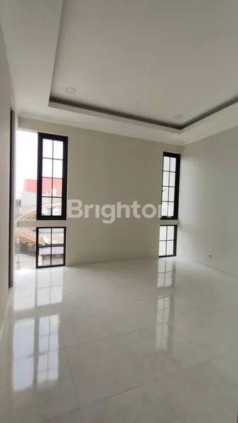image DIJUAL RUMAH BARU 2 LANTAI MINIMALIS 4 KAMAR DI BARUK MERR RUNGKUT - HARGA 1,7 M NEGO (5)