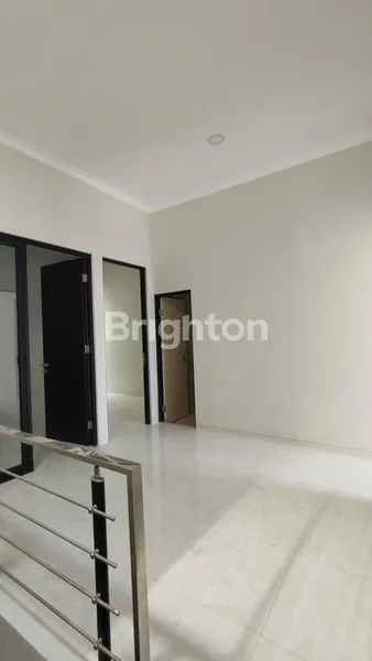 image DIJUAL RUMAH BARU 2 LANTAI MINIMALIS 4 KAMAR DI BARUK MERR RUNGKUT - HARGA 1,7 M NEGO (6)