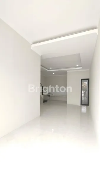 image DIJUAL RUMAH BARU 2 LANTAI MINIMALIS BAGUS SIAP HUNI DI BARUK MERR RUNGKUT - HARGA 1,7 M NEGO (3)