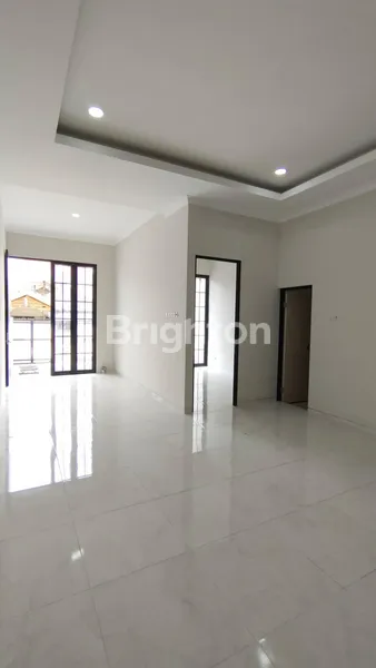 image DIJUAL RUMAH BARU 2 LANTAI MINIMALIS BAGUS SIAP HUNI DI BARUK MERR RUNGKUT - HARGA 1,7 M NEGO (4)