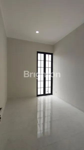 image DIJUAL RUMAH BARU 2 LANTAI MINIMALIS BAGUS SIAP HUNI DI BARUK MERR RUNGKUT - HARGA 1,7 M NEGO (8)