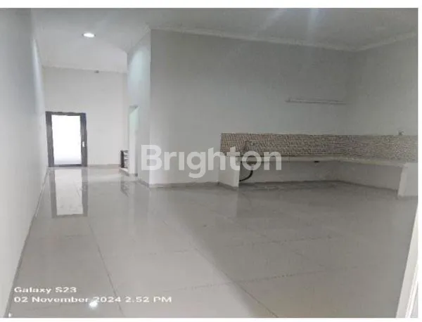 image RUKO 3 LANTAI DI PUSAT BISNIS KARTASURA, STRATEGIS UNTUK USAHA ANDA DI PINGGIR JALAN  (7)