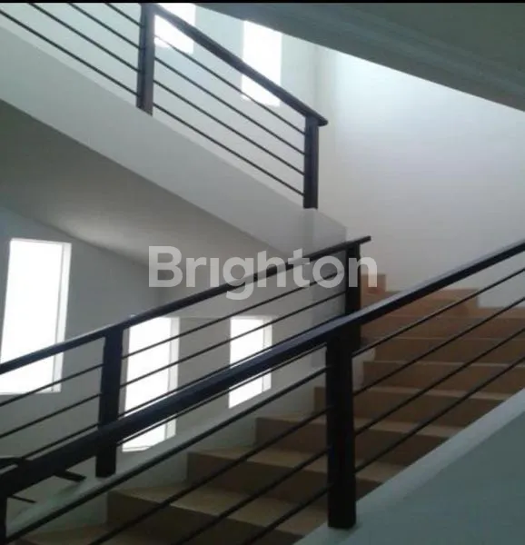 image RUKO 3 LANTAI DI PUSAT BISNIS KARTASURA, STRATEGIS UNTUK USAHA ANDA DI PINGGIR JALAN  (4)