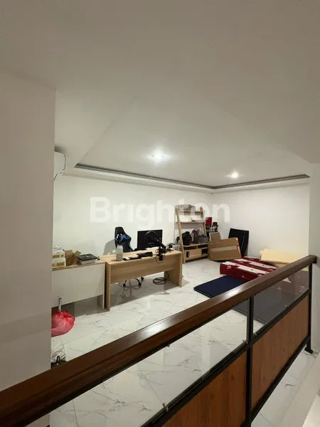 image DIJUAL CEPAT RUMAH CITRALAND,  SURABAYA BARAT, 1,5 LANTAI FULL RENOV, FULL FURNISH, MURAH BUTUH SEGERA (7)