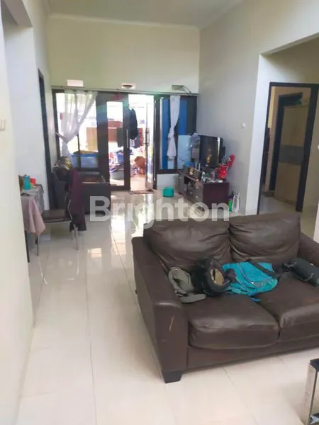 image RUMAH SIAP HUNI LT 200M² DENGAN HALAMAN LUAS DAN ASRI (6)