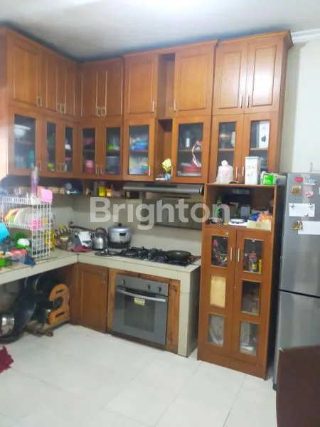 image RUMAH SIAP HUNI LT 200M² DENGAN HALAMAN LUAS DAN ASRI (4)