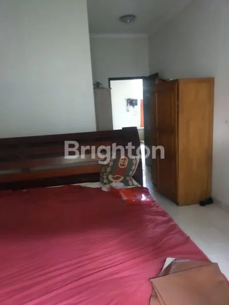 image RUMAH SIAP HUNI LT 200M² DENGAN HALAMAN LUAS DAN ASRI (8)