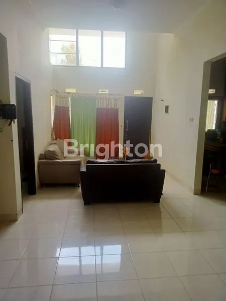 image RUMAH SIAP HUNI LT 200M² DENGAN HALAMAN LUAS DAN ASRI (7)