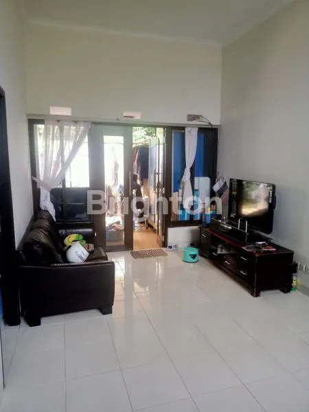 image RUMAH SIAP HUNI LT 200M² DENGAN HALAMAN LUAS DAN ASRI (5)