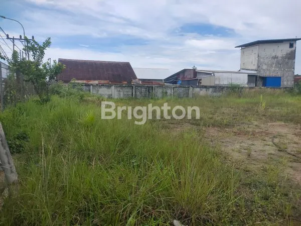 image LAHAN PARKIR ALAT BERAT, STRATEGIS DI SIMPANG PASIR (4)