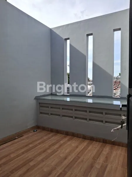 image HUNIAN MEWAH 3 LANTAI, LT 90M² (8)