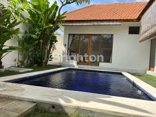 image DISEWAKAN VILLA TROPIS 2BR DEKAT PANTAI BATU BOLONG PRIVATE, STRATEGIS & NYAMAN UNTUK TINGGAL JANGKA PANJANG (1)