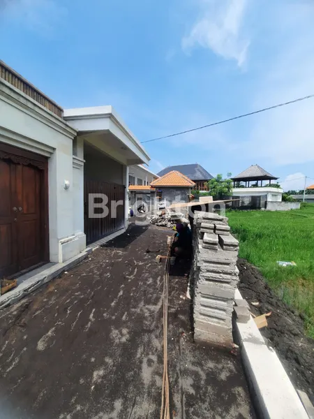 image DISEWAKAN VILLA TROPIS 2BR DEKAT PANTAI BATU BOLONG PRIVATE, STRATEGIS & NYAMAN UNTUK TINGGAL JANGKA PANJANG (8)