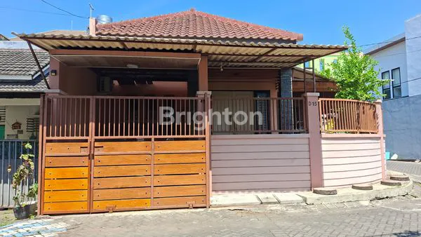 image RUMAH LOKASI STRATEGIS SELANGKAH DARI MERR (1)