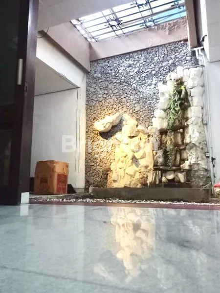 image RUMAH HOEK 2LANTAI .DI PEJOMPONGAN  JAKARTA PUSAT (5)