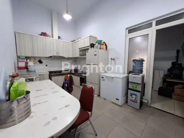 image RUMAH 3 LANTAI MODERN DI CENGKARENG RESIDENCE (5)