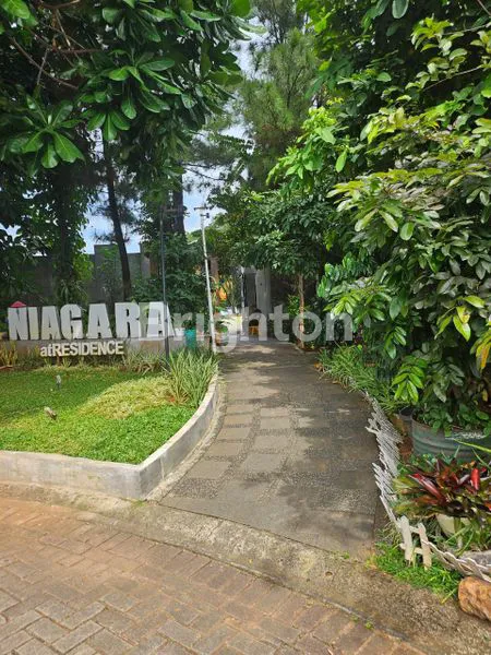 image RUMAH MEWAH 3 LANTAI DI BSD SERPONG (3)