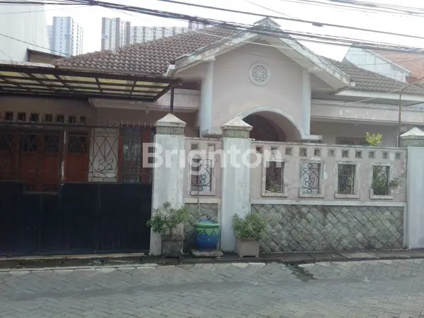 image RUMAH SURABAYA TIMUR LOKASI STRATEGIS DEKAT MERR PAKUWON CITY ITS KENJERAN ITC PASAR ATOM (1)