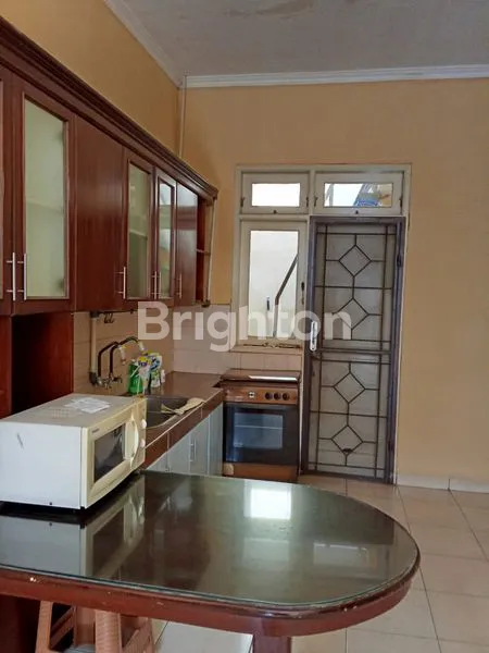 image DIJUAL DAN DISEWAKAN RUMAH SEMI FURNISHED,TAMAN SEMANAN INDAH ,JAKARTA BARAT (3)