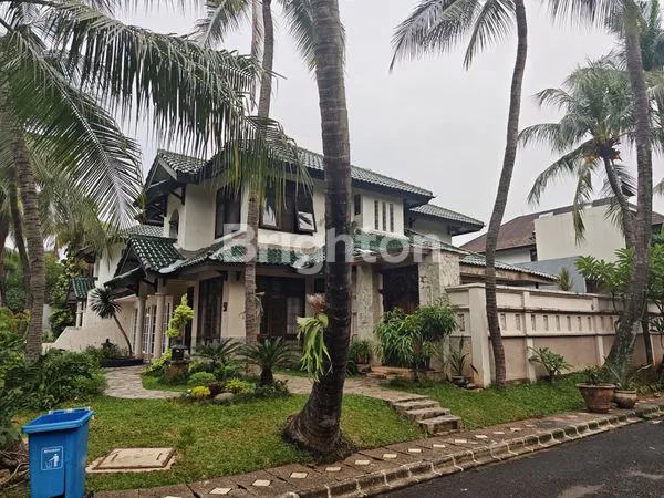RUMAH MEWAH 5 KT DI BINTARO, KOLAM RENANG PRIBADI