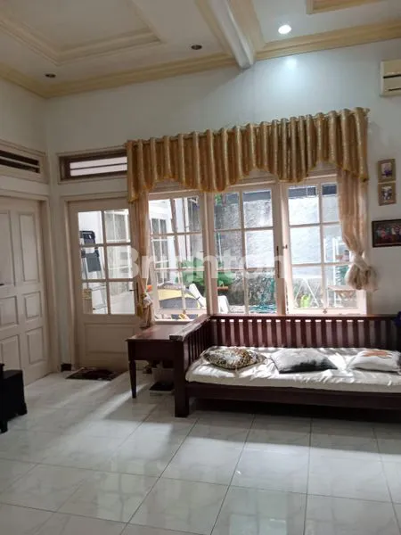 image HUNIAN EKSKLUSIF 6KT DEKAT GATOT SUBROTO (5)