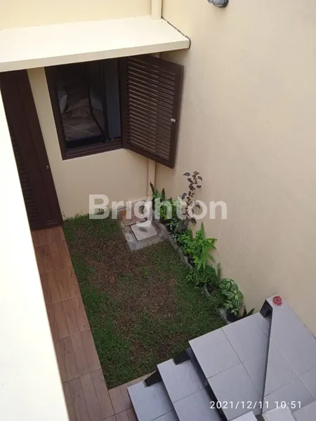 image FOR SALE — MODERN TROPICAL HOME WITH ROOFTOP VIEW (7)