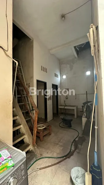 image RUMAH MEDOKAN SEMAMPIR AWS LOKASI TENANG, BANGUNAN TERAWAT COCOK HUNIAN MAUPUN INVESTASI (3)