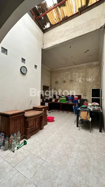 image RUMAH MEDOKAN SEMAMPIR AWS LOKASI TENANG, BANGUNAN TERAWAT COCOK HUNIAN MAUPUN INVESTASI (5)