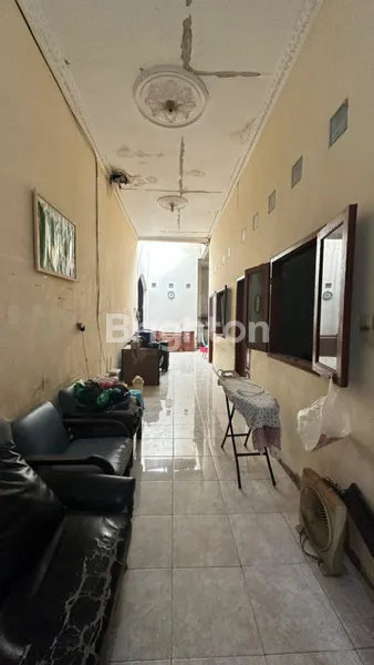 image RUMAH MEDOKAN SEMAMPIR AWS LOKASI TENANG, BANGUNAN TERAWAT COCOK HUNIAN MAUPUN INVESTASI (6)