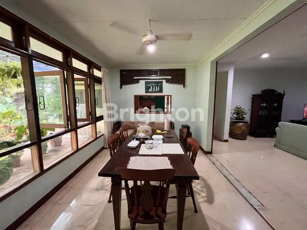 image RUMAH CLASSIC 1 LT BERHALAMAN LUAS,STRATEGIS DEKAT TOLL TB SIMATUPANG,PERKANTORAN DAN TOWN HOUSE (5)