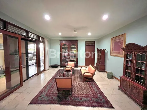 RUMAH CLASSIC 1 LT BERHALAMAN LUAS,STRATEGIS DEKAT TOLL TB SIMATUPANG,PERKANTORAN DAN TOWN HOUSE