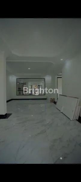 image GRAND LIVING SPACE — RUMAH BARU DENGAN HALL LUAS & PENCAHAYAAN MAKSIMAL DI PINGGIR JALAN UTAMA\N (1)