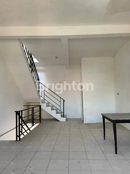 image RUKO RAYA SATELIT SIAP PAKAI DIJUAL CEPAT, SUDAH RENOV DAN CAT ULANG, DEKAT TAJUNGSARI, DEKAT SUKOMANUNGGAL  (3)