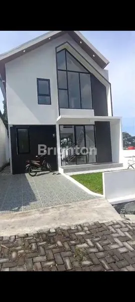 image RUMAH BARU 2 LANTAI MODERN MINIMALIS DI SEMARANG BARAT (1)
