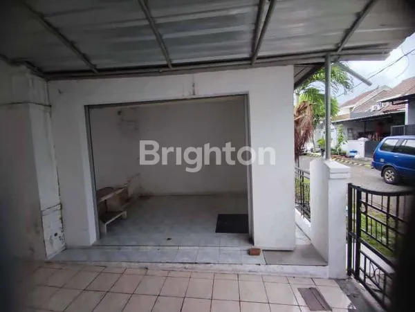 image RUMAH STRATEGIS DI PURIMAS SURABAYA (2)