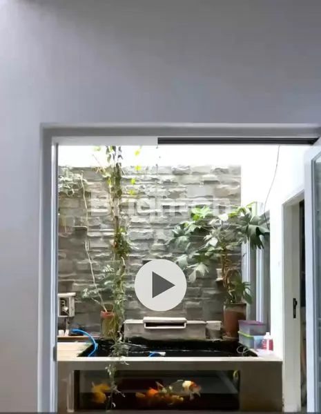 image RUMAH HOEK YANG MEWAH & MODERN 2 LANTAI DENGAN LOKASI STRATEGIS DI PUSAT KOTA TASIKMALAYA. COCOK UNTUK KOST EXCLUSIVE (3)