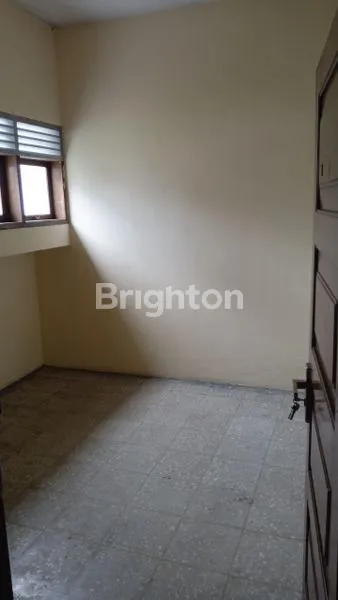 image RUMAH 3 LANTAI AKSES JL SLAMET RIYADI KLECO SOLO (7)