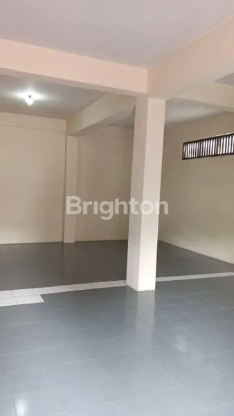 image RUMAH 3 LANTAI AKSES JL SLAMET RIYADI KLECO SOLO (3)