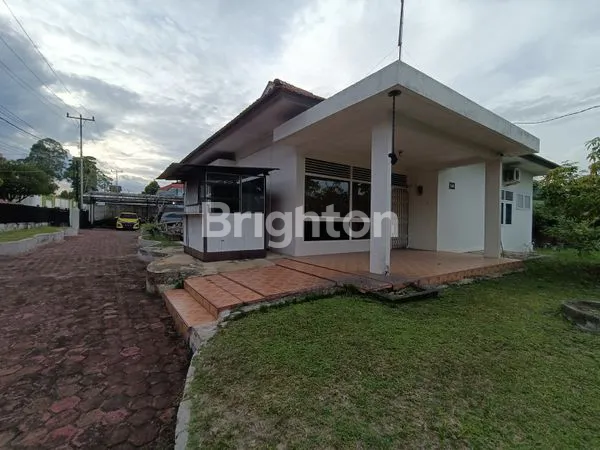 RUMAH ELITE SUTOMO, LT 1056M², 5 KT
