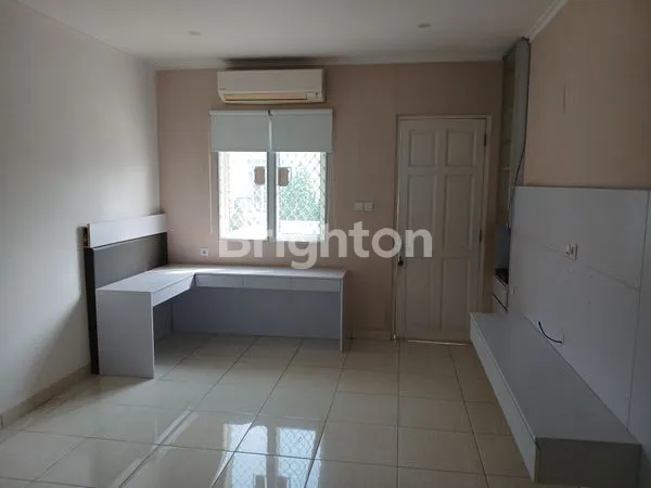 image RUMAH HOOK MEWAH 2 LANTAI SIAP HUNI JAKARTA BARAT (8)