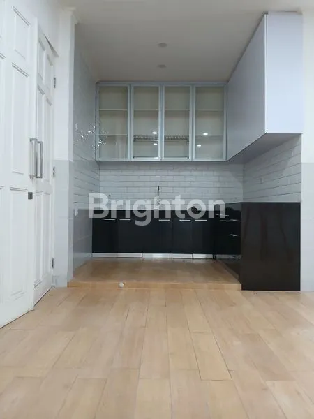image RUMAH HOOK MEWAH 2 LANTAI SIAP HUNI JAKARTA BARAT (7)