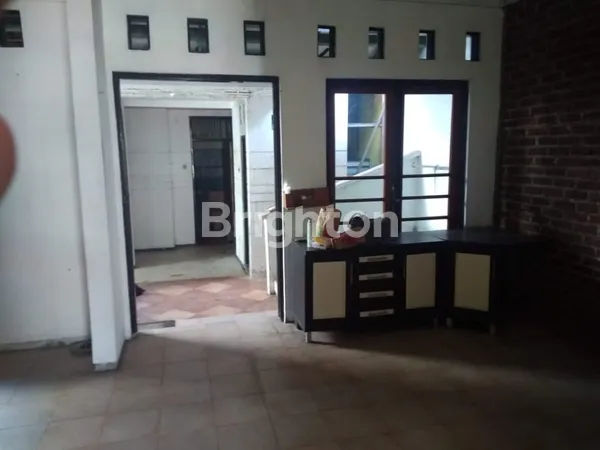 image RUMAH SEMAMPIR TENGAH DEKAT KAMPUS LINGKUNGAN NYAMAN (2)