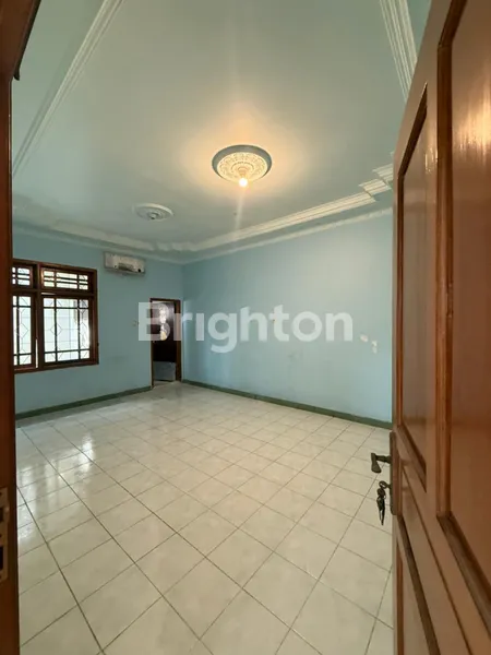 image RUMAH TERAWAT STRATEGIS DEKAT PUSAT KOTA SURABAYA (2)