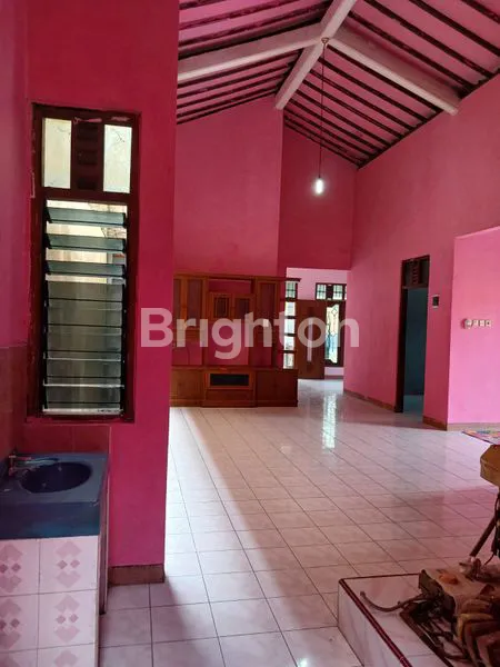 image RUMAH HOOK 200M² 1.7M DEKAT KEDIAMAN BAPAK JOKO WIDODO  LINGKUNGAN ELIT KEMANAN 24 JAM (8)