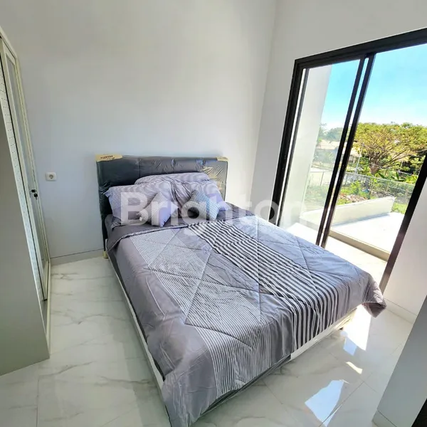 image RUMAH BARU FURNISHED DI MEDOKAN ASRI BARAT, DEKAT RAYA MERR (5)