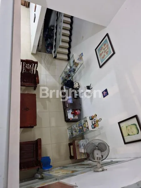 image RUMAH 2 LANTAI BESAR DI TAMAN PALEM LESTARI – LT 136 LB 350, HADAP BARAT DAYA, SIAP HUNI (2)