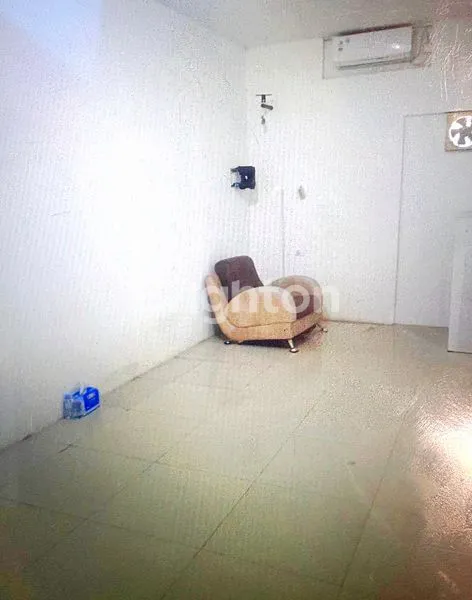 image RUMAH 2 LANTAI BESAR DI TAMAN PALEM LESTARI – LT 136 LB 350, HADAP BARAT DAYA, SIAP HUNI (5)