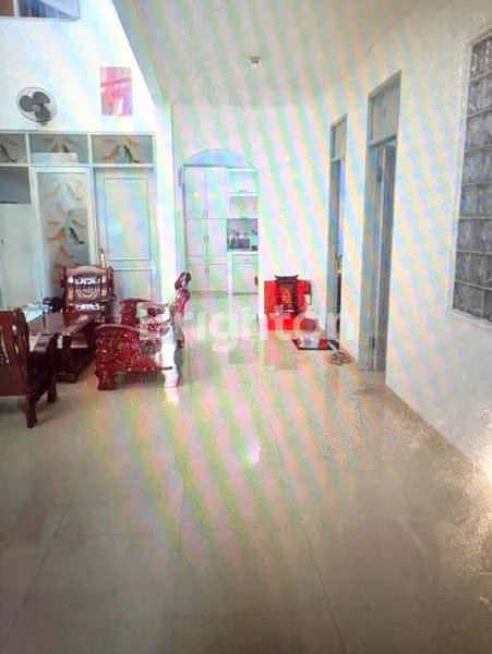 image RUMAH 2 LANTAI BESAR DI TAMAN PALEM LESTARI – LT 136 LB 350, HADAP BARAT DAYA, SIAP HUNI (6)
