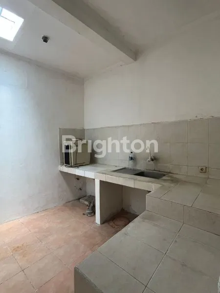 image RUMAH 154M² DI TAMAN KENARI, 3+1 KT, AKSES MUDAH (5)