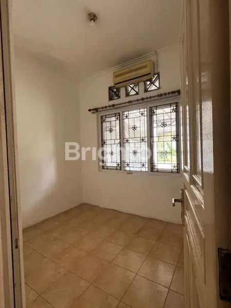image RUMAH 154M² DI TAMAN KENARI, 3+1 KT, AKSES MUDAH (8)
